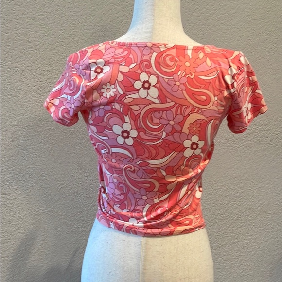 HOLLISTER Floral Pink Women's cropped Top Sz Med - Picture 2 of 5